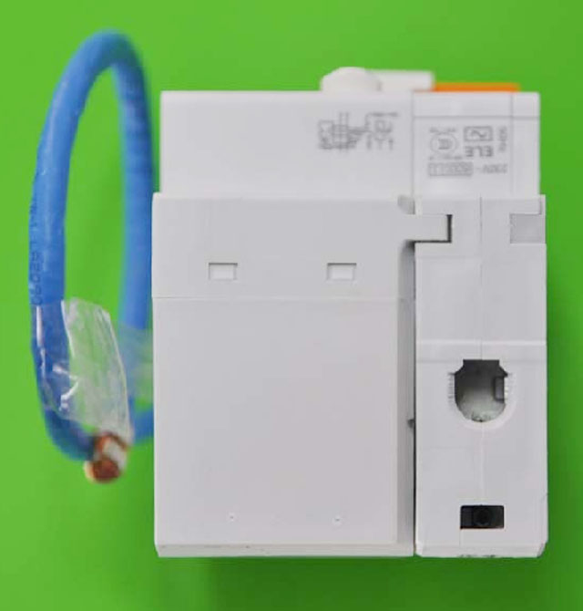 ʩ�͵�·��\�՚��_�P EA9RN1C3230C 1P+N 32A ʣ�����������·��