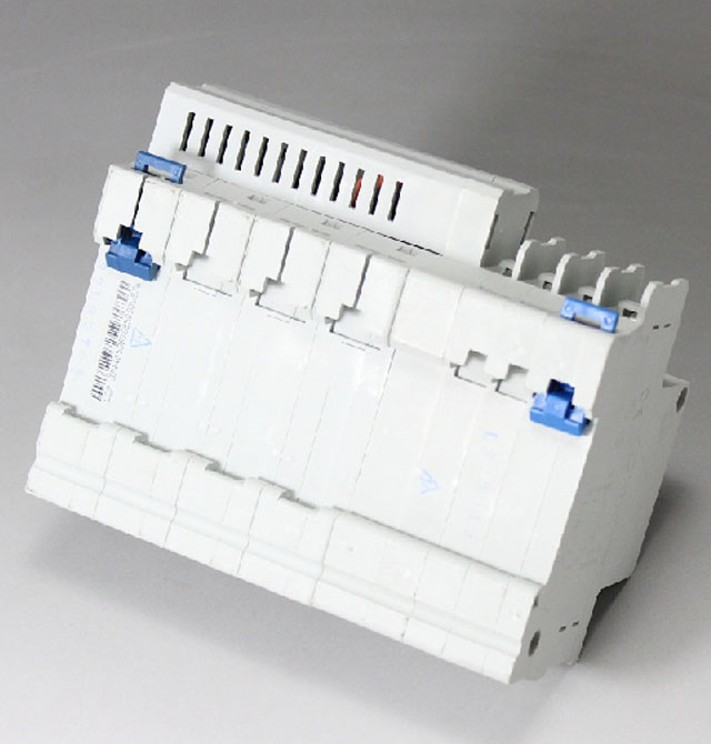 ��̩��·��\�՚��_�P DZ47LE-32 C�� 3P+N 16A ©는�·��