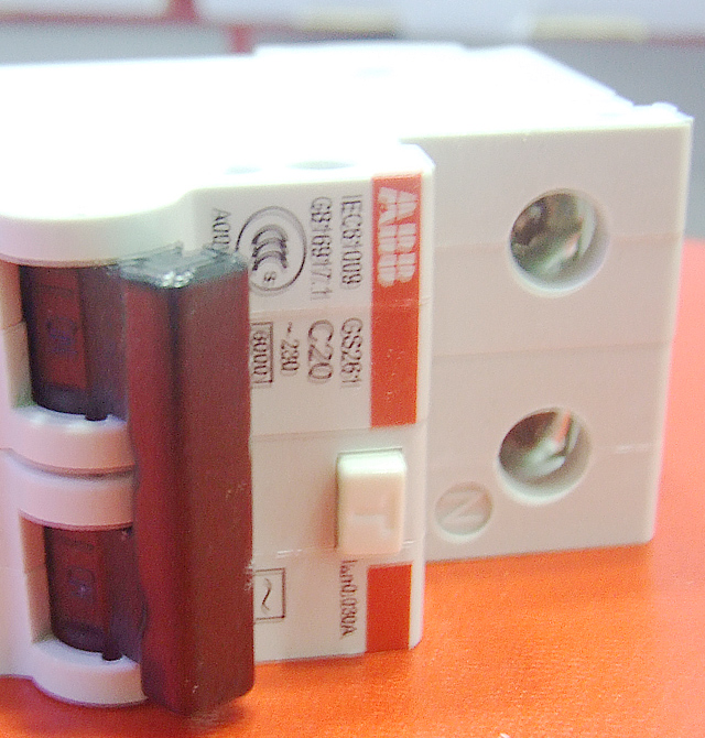 ABB��·��\�՚��_�P GS261 C20 1P+N 20A �՚��_�P���ܚ���·����