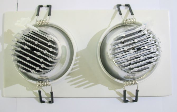 ��һ����LEDͲ�����컨�� QY-L021G  Max.2��4w ���bǶ��ʽ 100mm��200mm �X�Ͻ���|��ɫ