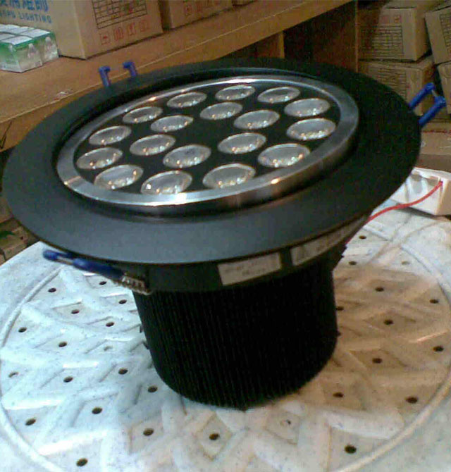 �h��LEDͲ�����컨�� AP261B-18B 18��1w ���bǶ��ʽ �_�צ�138mm  �X�Ͻ���|��ɫ