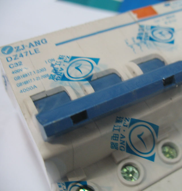 �齭�����·��\�՚��_�P DZ47LE-63���O�ľ� 3P 32A ©는�·��