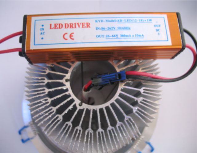 ����LEDͲ�����컨�� LED��YH-18Y 18��1w ���bǶ��ʽ �_�צ�145mm