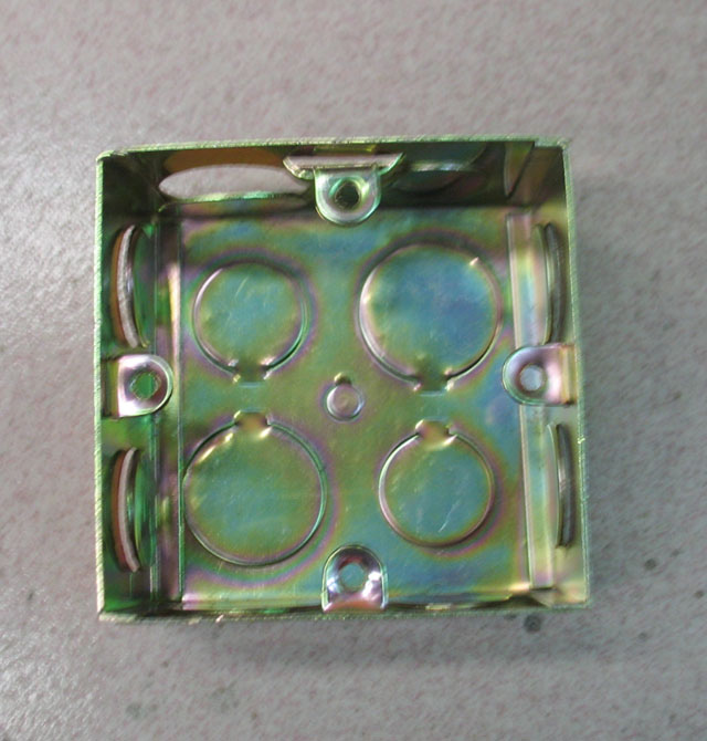 �׺У��Ӿ��У� �F�׺�1.0�� 77mm��77mm��40mm���κ�