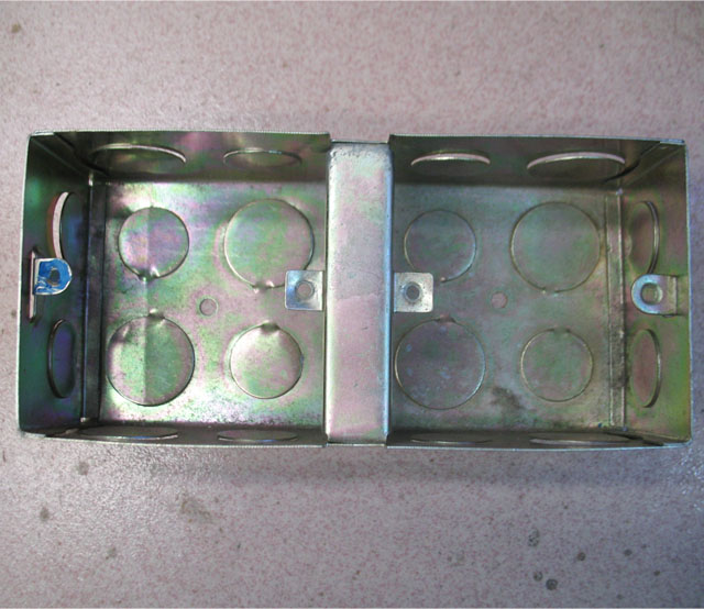 �׺У��Ӿ��У� �F�׺�1.0�� 77mm��154mm��40mm���κ�