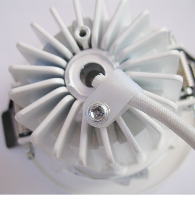 ��ʿLEDͲ�����컨�� 2.5��LED���FͲ��RS-LTY251 3w ���bǶ��ʽ �_�צ�80mm �X�Ͻ���|����ɫ