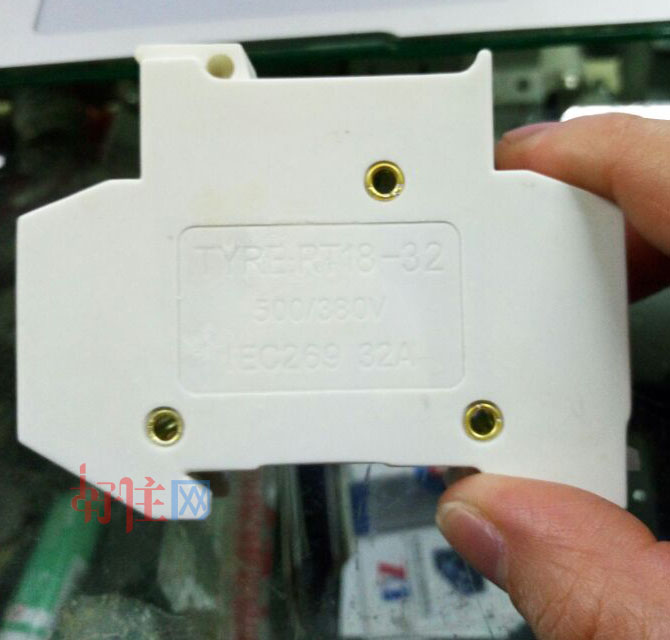 �A����·��\�՚��_�P RT18-32 1P 32A �՚��_�P���ܚ���·����