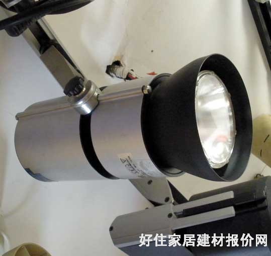 ���u��� ��܉ 60w �y��ɫ