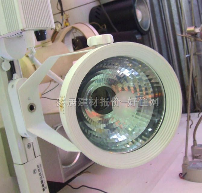 ���ν��u��� ��܉223 70w ��ɫ