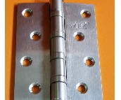 �����T���� ����q 4�� 